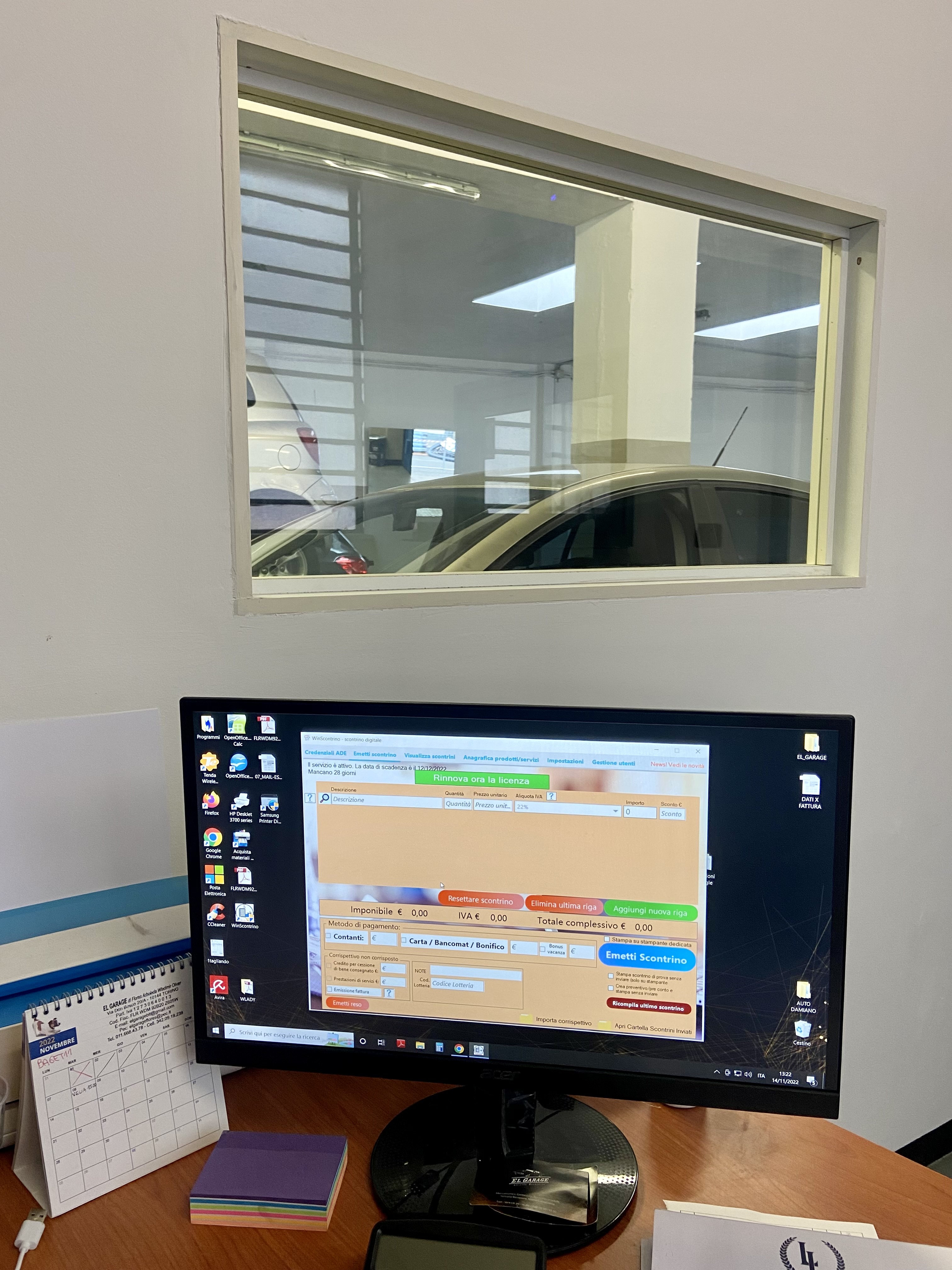 Laboratorio artigiano con PC e WinScontrino per scontrini fiscali